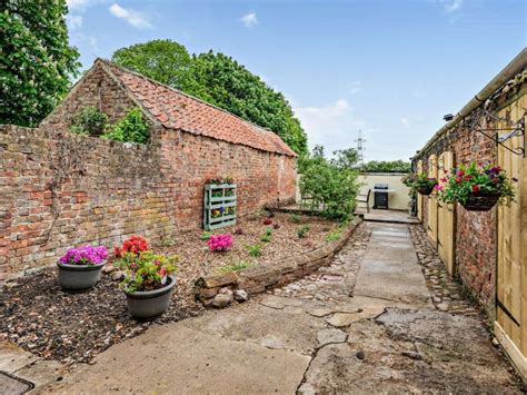 Top 20 Old Byland, Thirsk cottages to rent from £ 63/night .